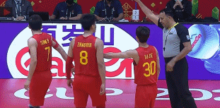 篮板, 胡明轩, 赵睿怒喷裁